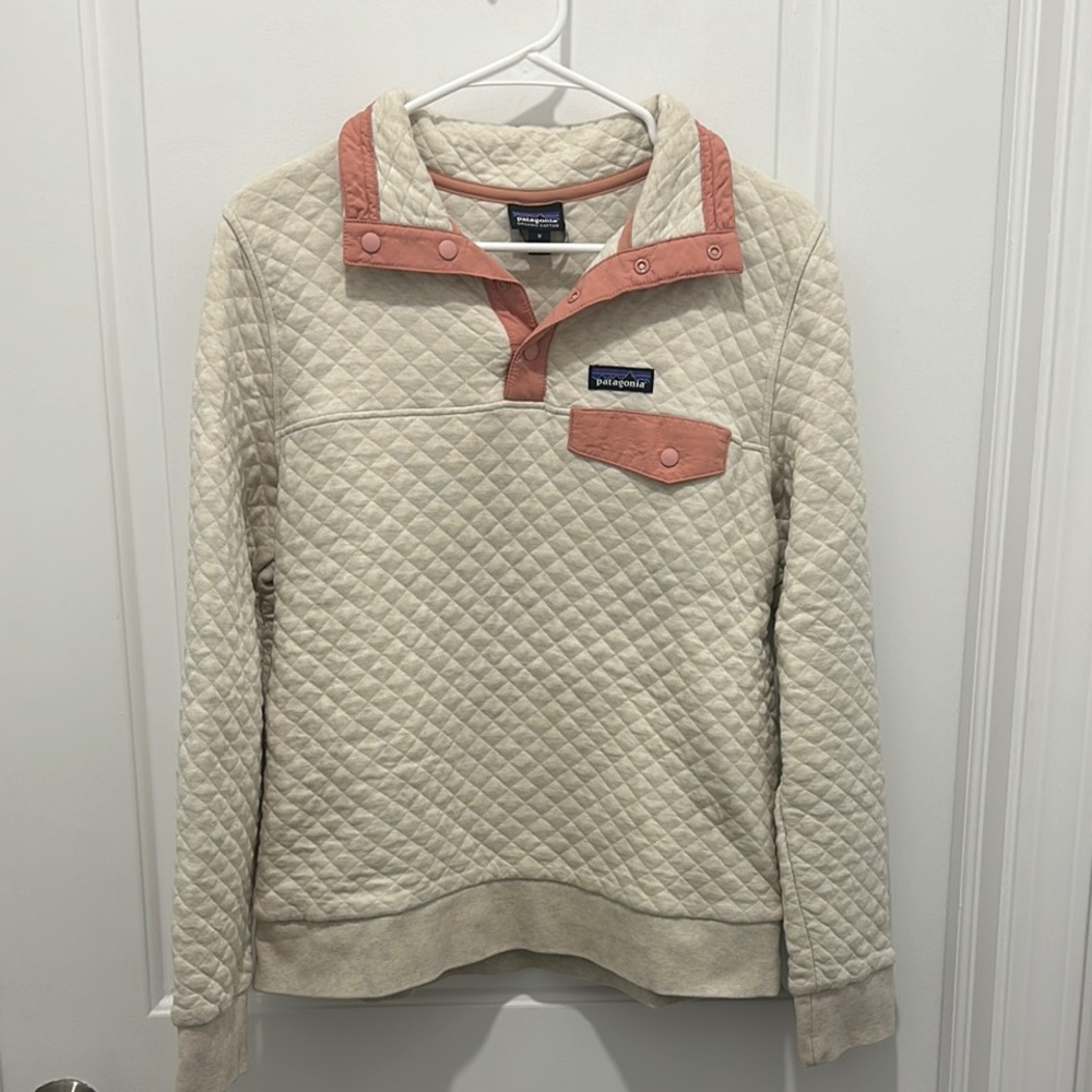 Patagonia Women's Cream and Pink Quilted Sweater